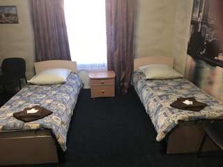 Гостиница Сибирячка Стрежевой Стандартный двухместный номер с 2 отдельными кроватями-1