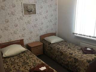 Гостиница Сибирячка Стрежевой Двухместный номер эконом-класса с 2 отдельными кроватями-1